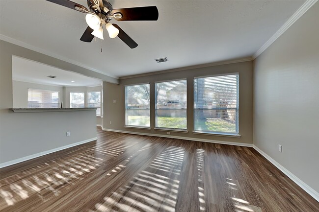 Foto del edificio - 30826 Trinket Dr