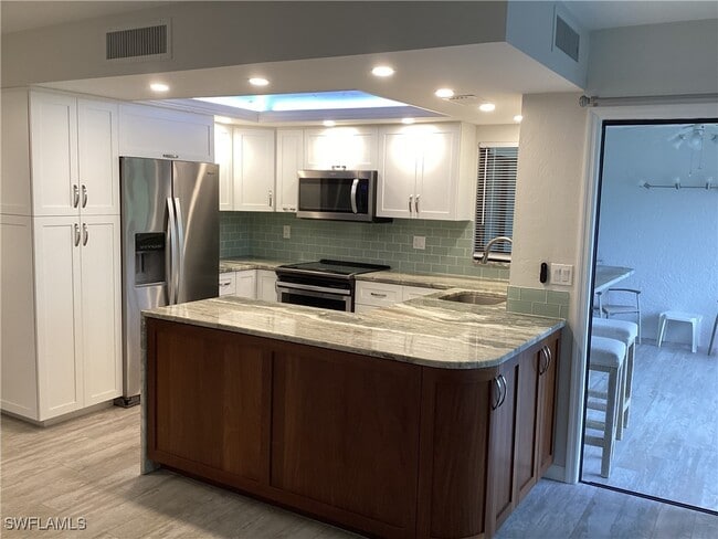 Building Photo - 5565 Trailwinds Dr