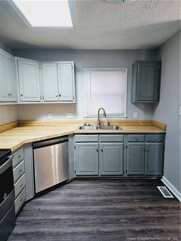 Foto del edificio - 1121 Lake Stone Pl