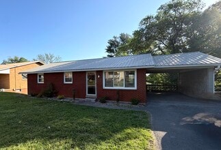 Building Photo - 207 Beecher St