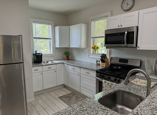 Building Photo - Spacious 3BR Home with Large Backyard Near PATCO & Crescent Blvd