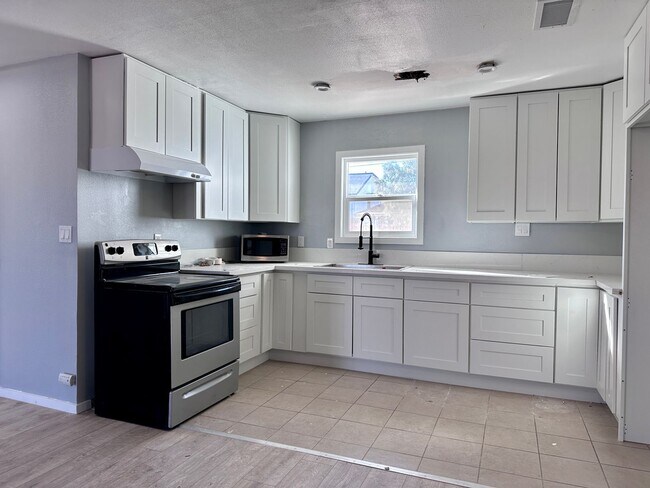 Building Photo - 739BA