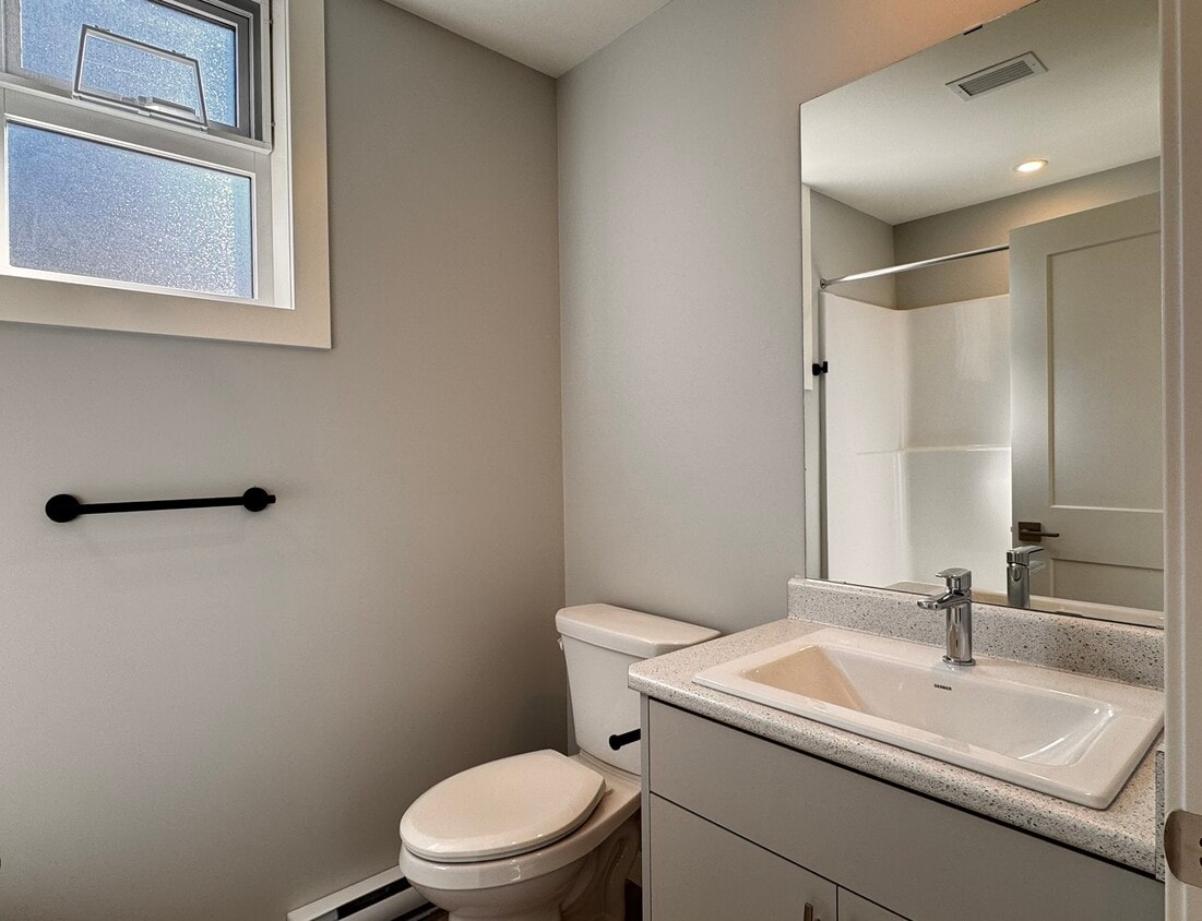 Photo principale - 348 14th St