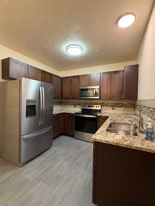 Foto del edificio - 1 Bedroom 1 Bath West Glenwood Apartment for Rent