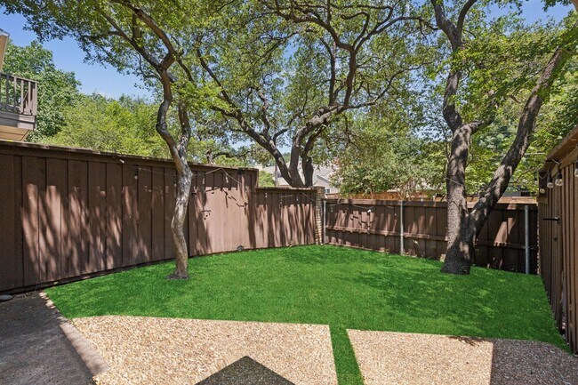 Foto del edificio - 5616 Preston Oaks Rd