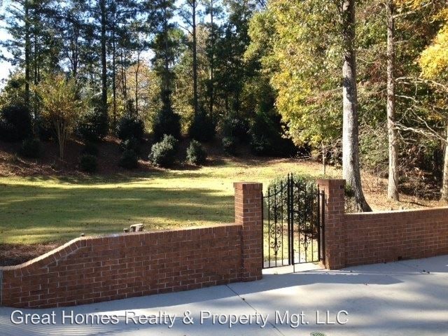 Building Photo - 1020 Finnsbury Dr