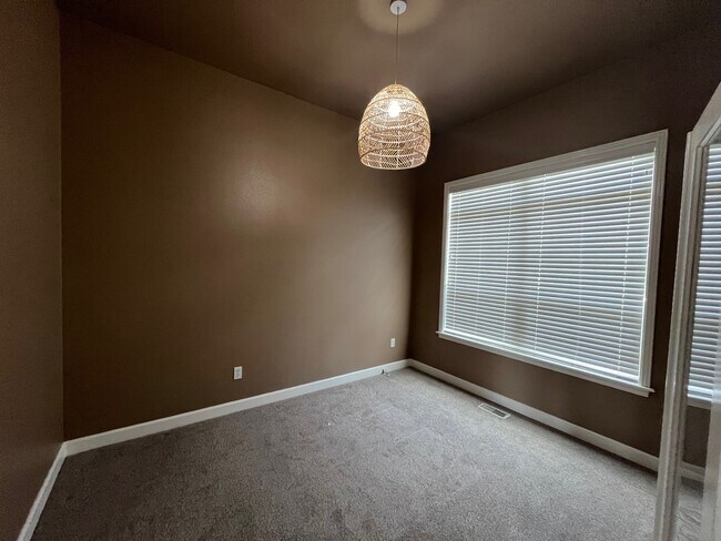 Building Photo - 2030 N Springland Pl