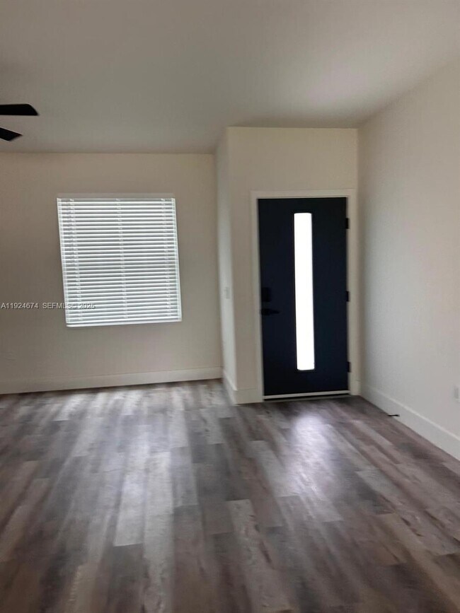 Foto del edificio - 710 Bedford Point Ave