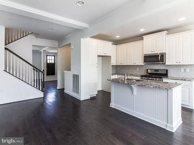 Building Photo - 413 Old Farm Ln