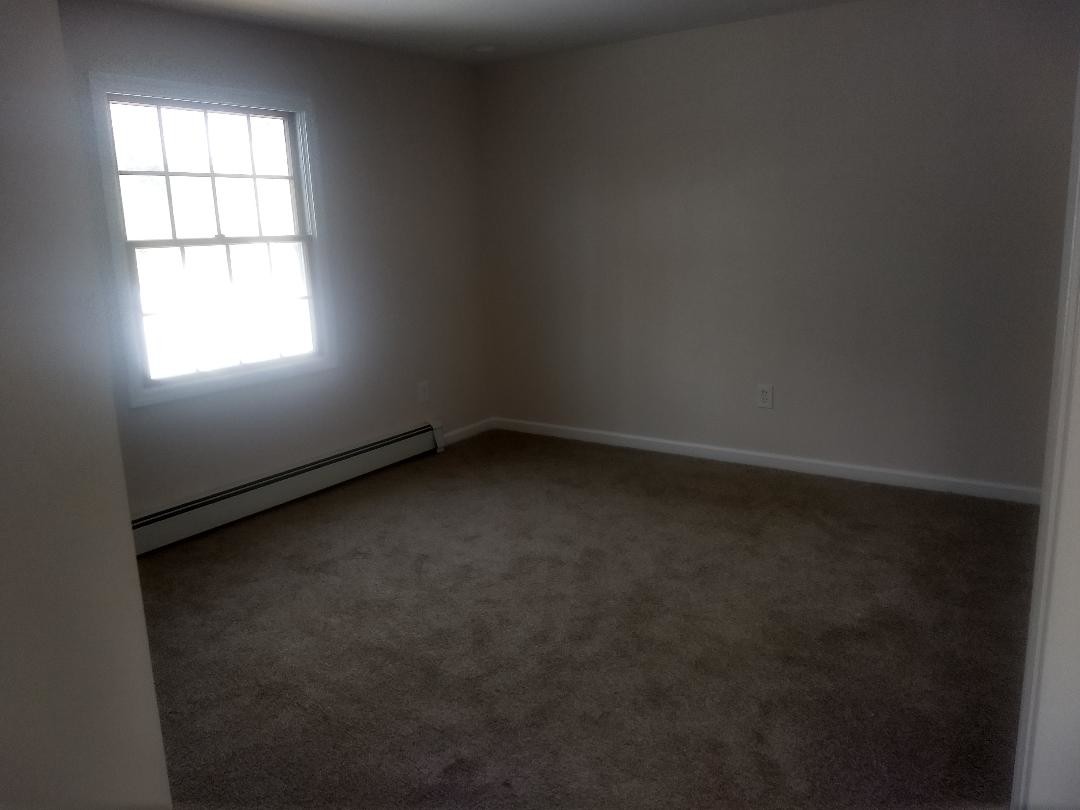 Building Photo - 85 Manor Dr