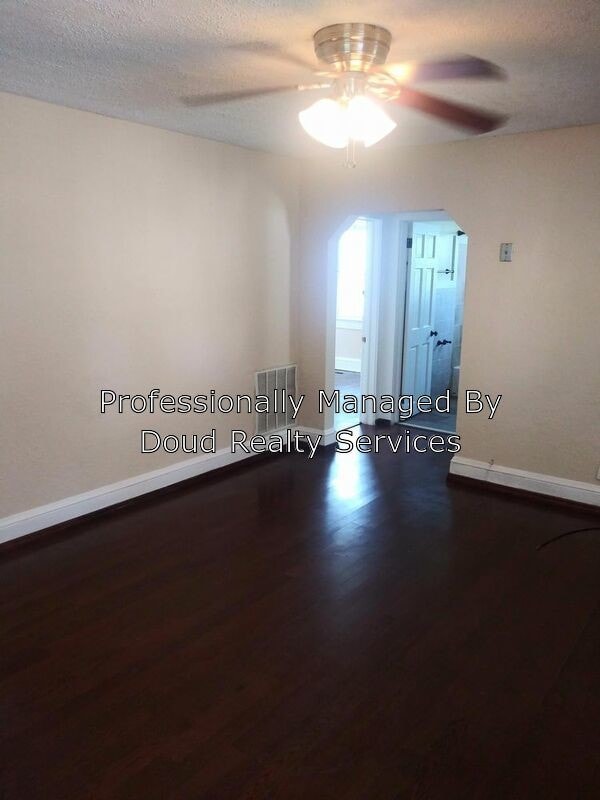 Building Photo - 2904 Peronne Ave