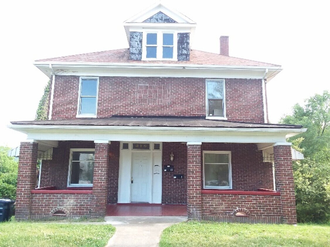 216 Patton Ave NW Unit 2, Roanoke, VA 24016 Room for Rent in Roanoke, VA