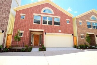 Building Photo - 11605 Main Pine Dr