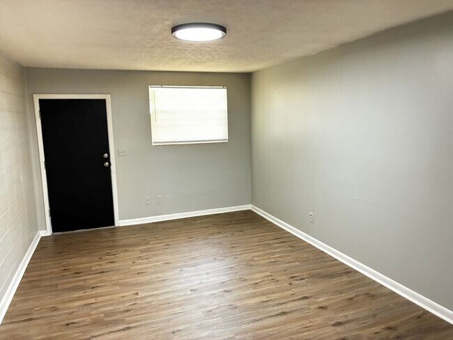Foto del edificio - 7138 Conant Ave