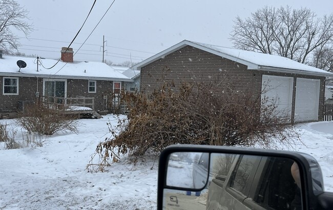 Building Photo - 120 Railroad St