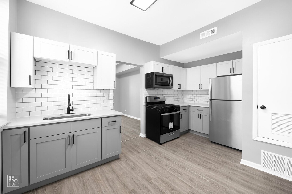 Foto principal - 5051 S Forrestville Ave