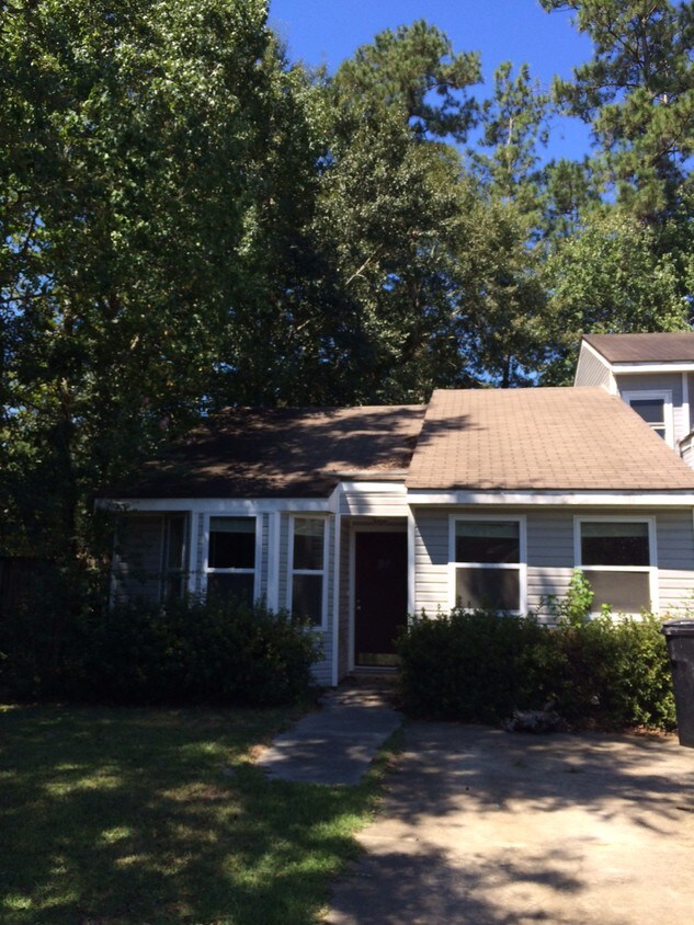 14216 Woodlands Dr, Hammond, LA 70401 Condo for Rent in Hammond, LA