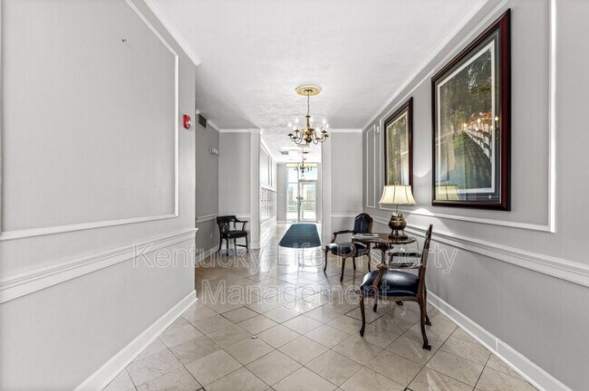 Foto del edificio - 2121 Nicholasville Rd