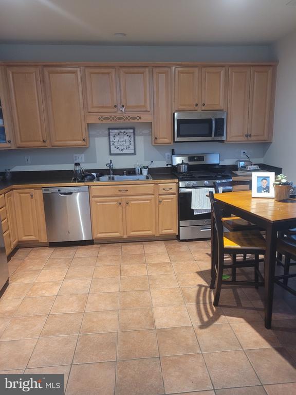 Building Photo - 207 Quinton Oaks Cir