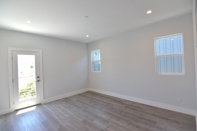 Building Photo - 7157 S La Cienega Blvd