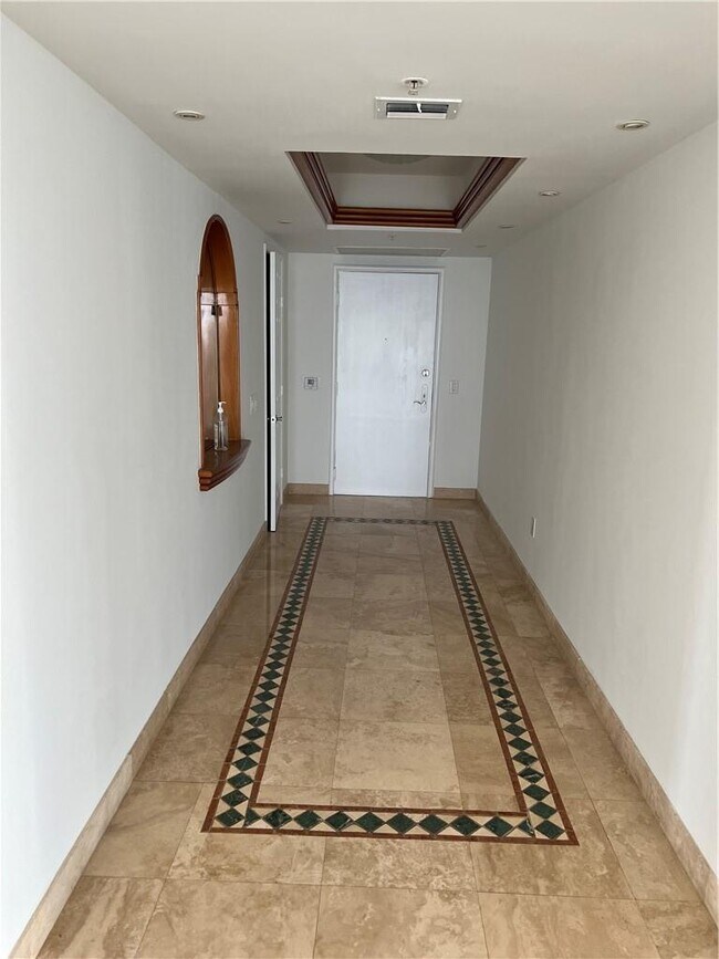 Foto del edificio - 3370 NE 190th St