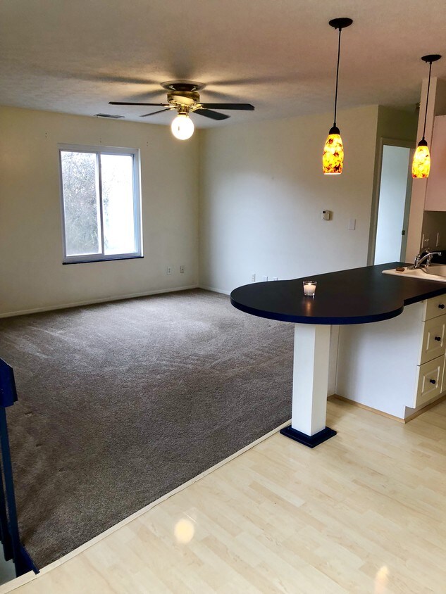 Foto principal - 986 E Crescentville Rd