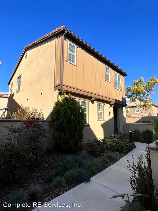Building Photo - 4 br, 3.5 bath House - 7093 Montecito Ln