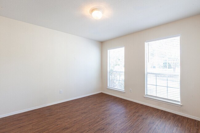 Foto del edificio - 4 bedroom Two Story Home in Plum Creek