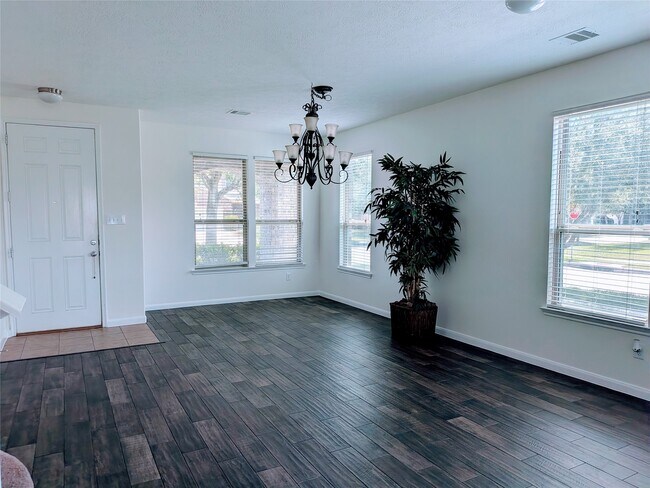 Building Photo - 1615 Bel Riposo Ln