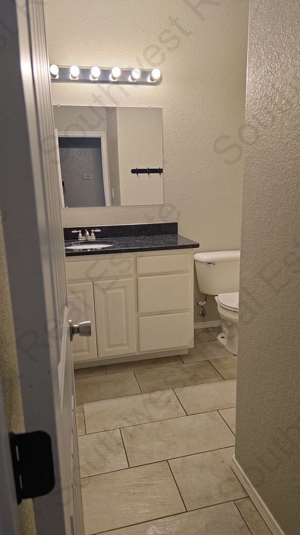 Building Photo - Beautiful 3 bedroom 2 bath home
