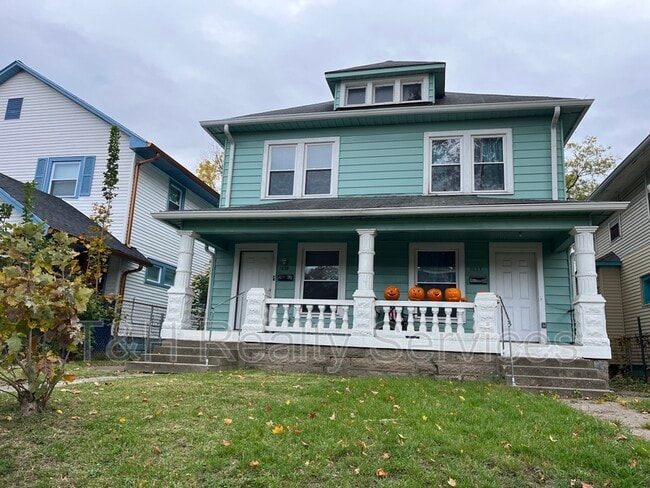 Building Photo - 1029 N Parker Ave