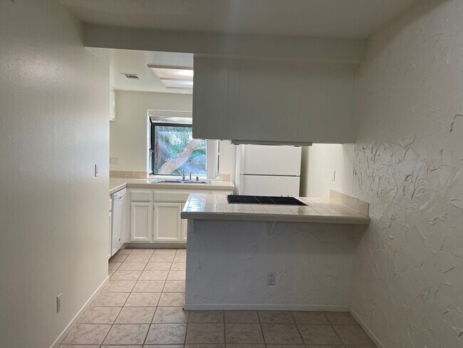 Foto del edificio - Adorable 1 bed 1 bath Apartment in Agoura Hills!
