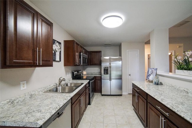 Building Photo - 1105 Springcreek Dr