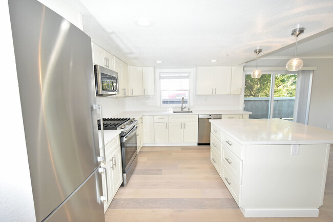 Building Photo - 90 Athol Ave