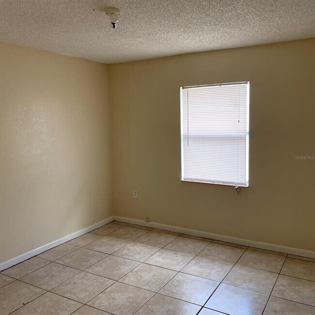 Foto del edificio - 520 Pinewood Ave