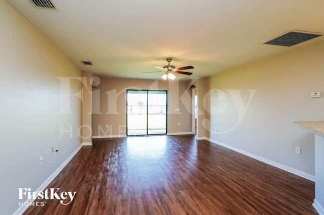 Foto del edificio - 716 Evening Shade Ln