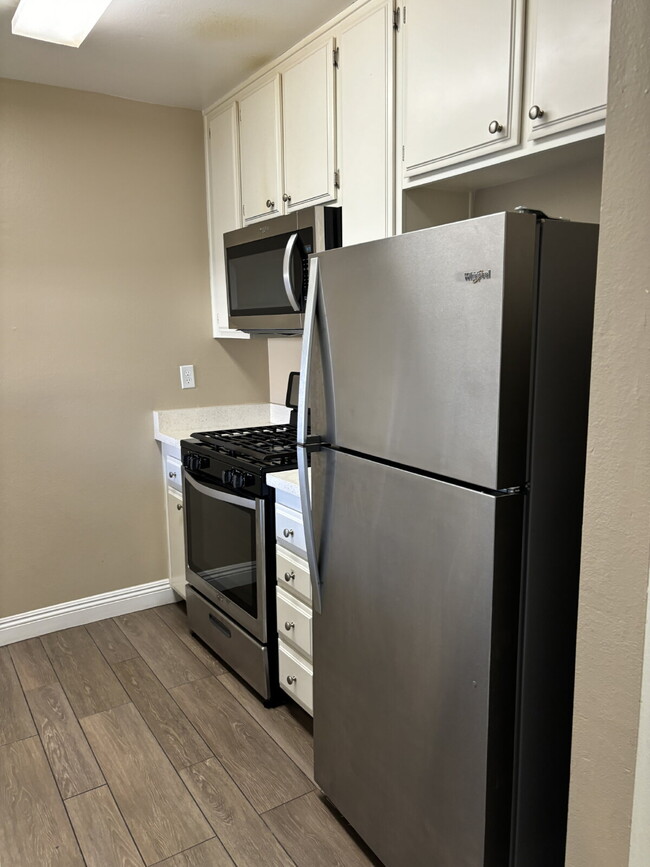 Foto del edificio - 2-Story, 2-Bedroom Condo Available for Rent