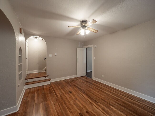 Building Photo - 514-516-516 McCully St