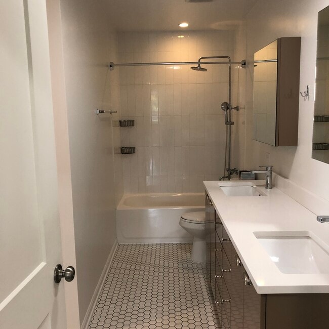 3BR, 2BA - 1,822SF - Eleven5 Lake