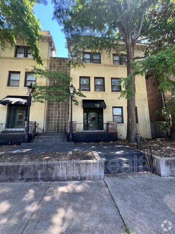 Building Photo - 322 N Newstead Ave