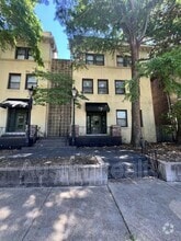 Building Photo - 322 N Newstead Ave