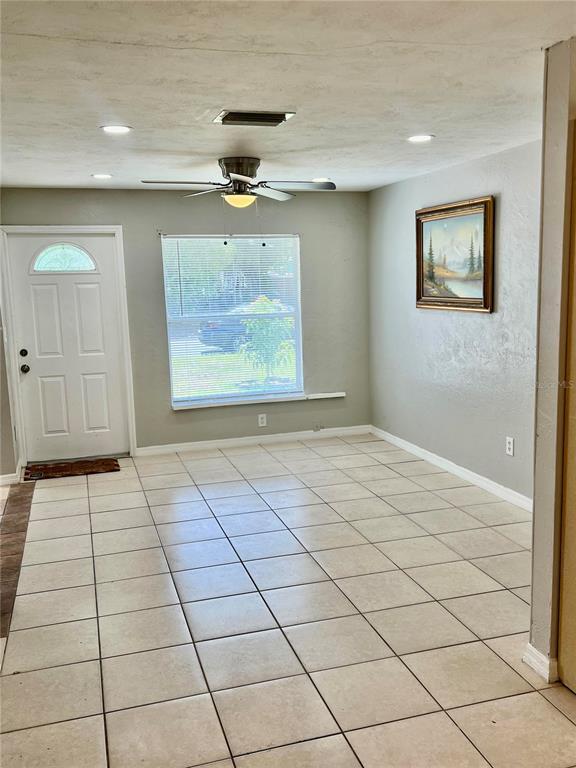 Building Photo - 7115 Orpine Dr N