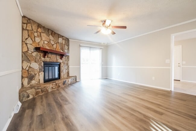 Building Photo - 121 Saratoga Dr