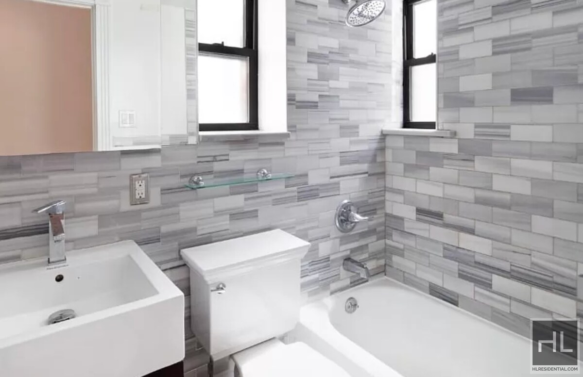 Building Photo - Mott Street