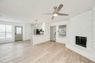 Building Photo - 905 Airoso Cove