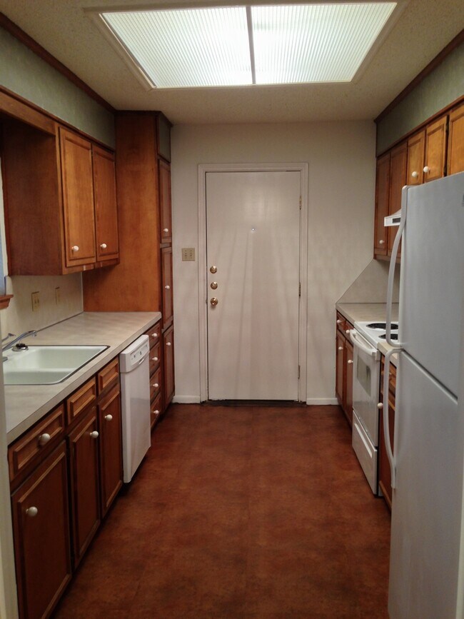 Foto del edificio - Duplex *LEASING SPECIAL AVAILABLE*