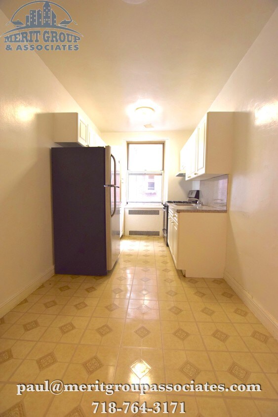 Primary Photo - 41-43 39th Pl