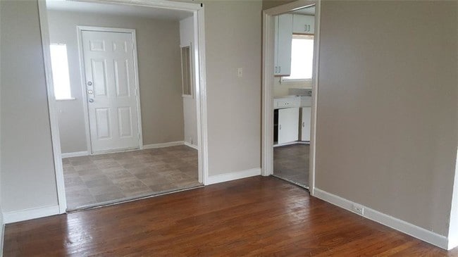 Building Photo - 517 Chase Dr