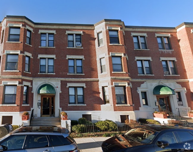 Building Photo - 441 Cambridge St