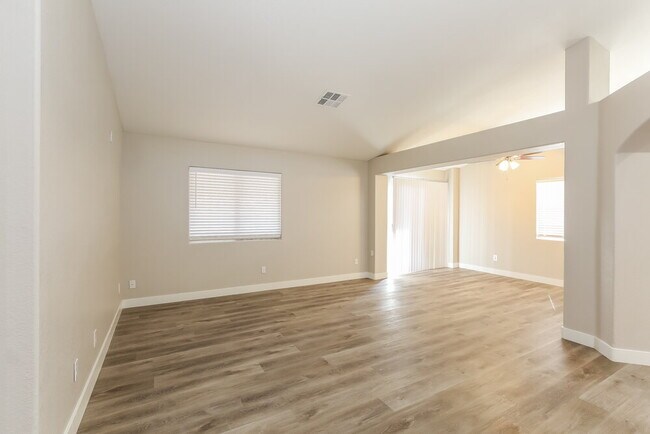 Foto del edificio - 633 Willowick Ave
